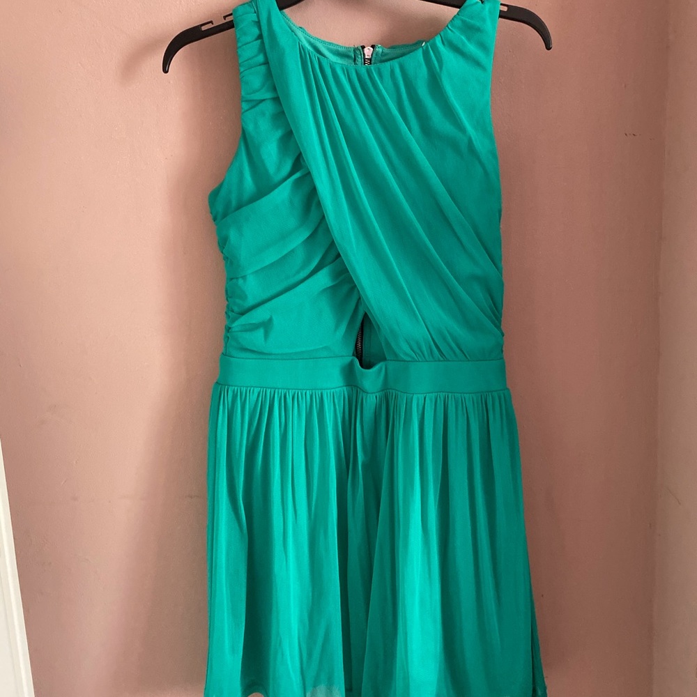 🍁 Cute dress w cut-out 🍁